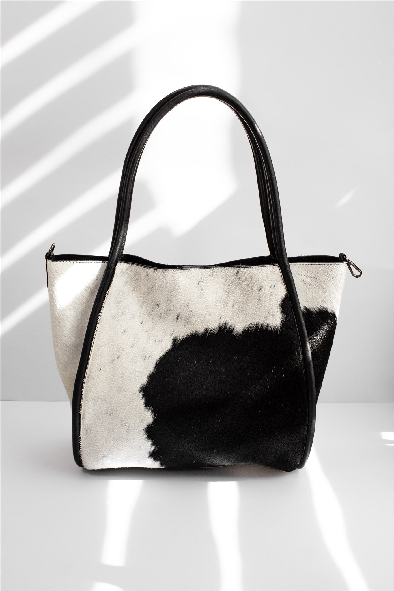AURA COWHIDE BLACK&WHITE 05