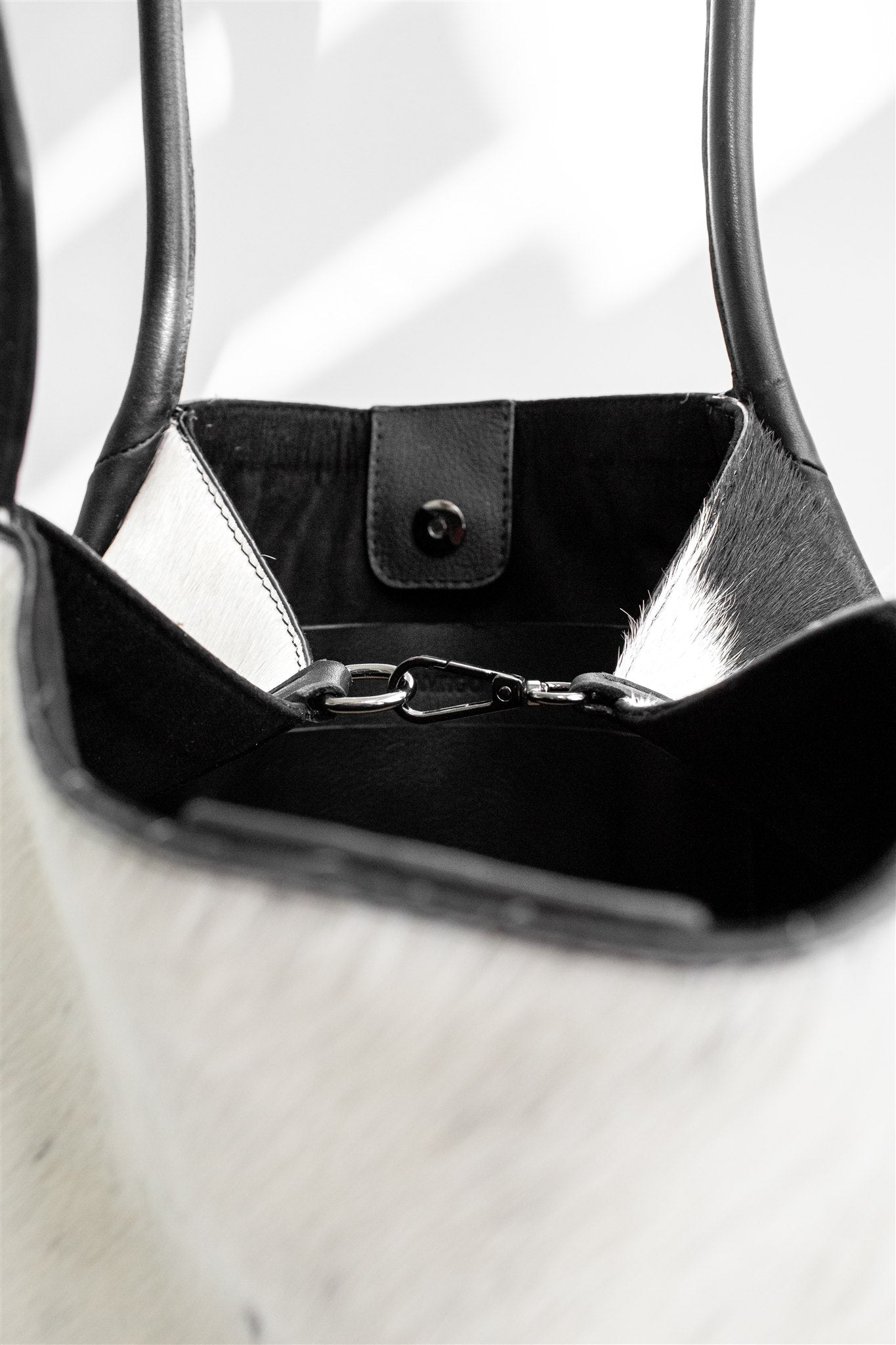 AURA COWHIDE BLACK&WHITE 06