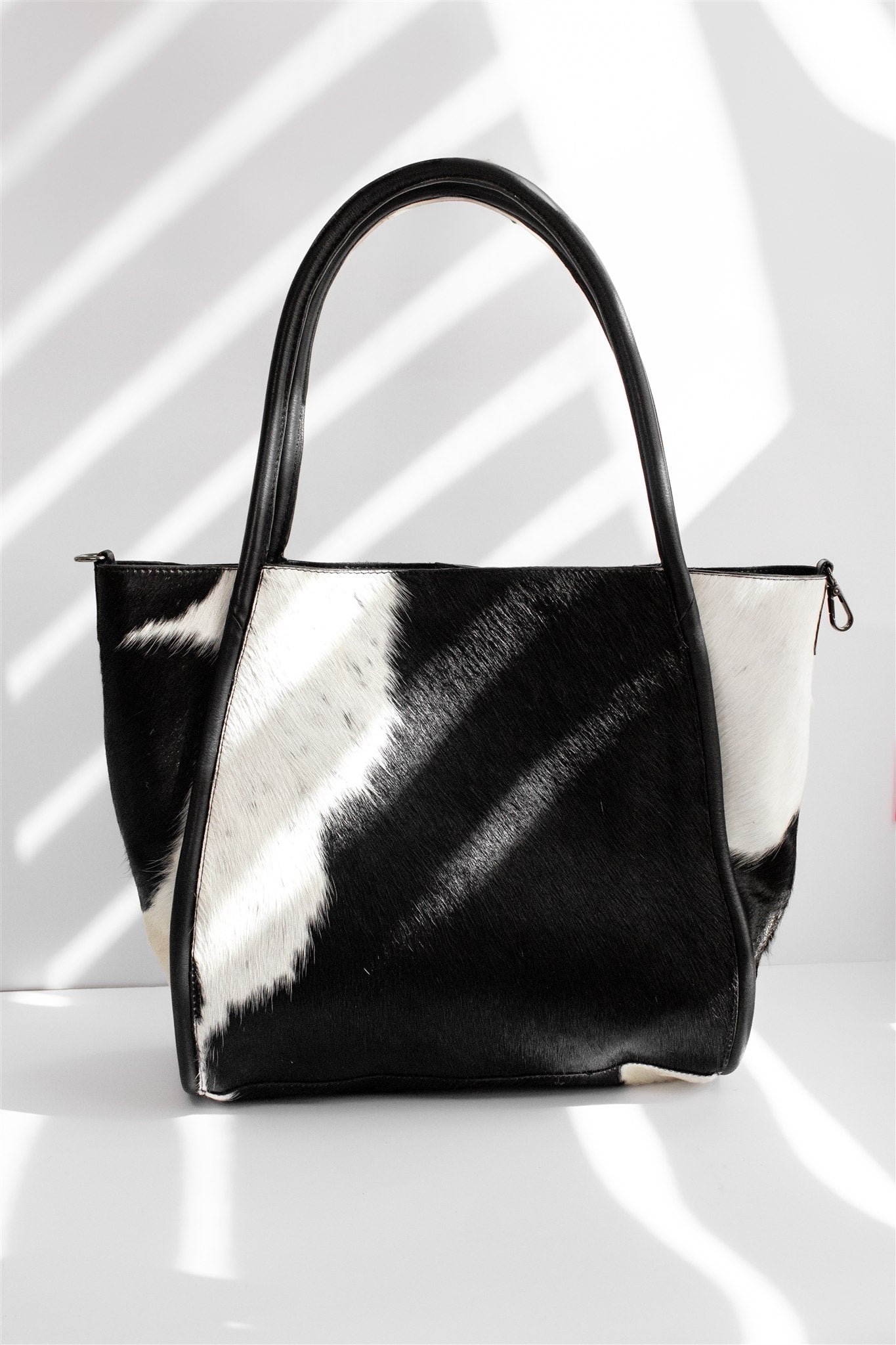 AURA COWHIDE BLACK&WHITE 06