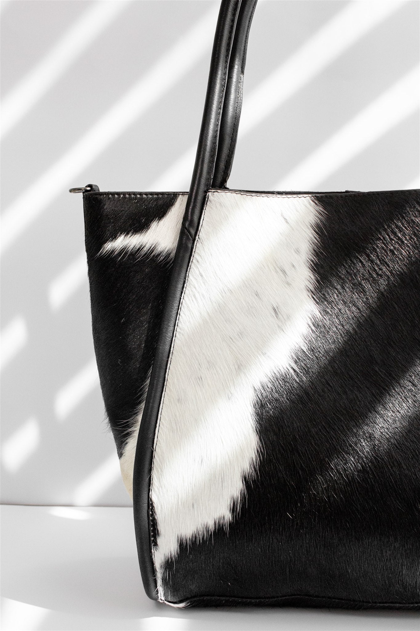 AURA COWHIDE BLACK&WHITE 06