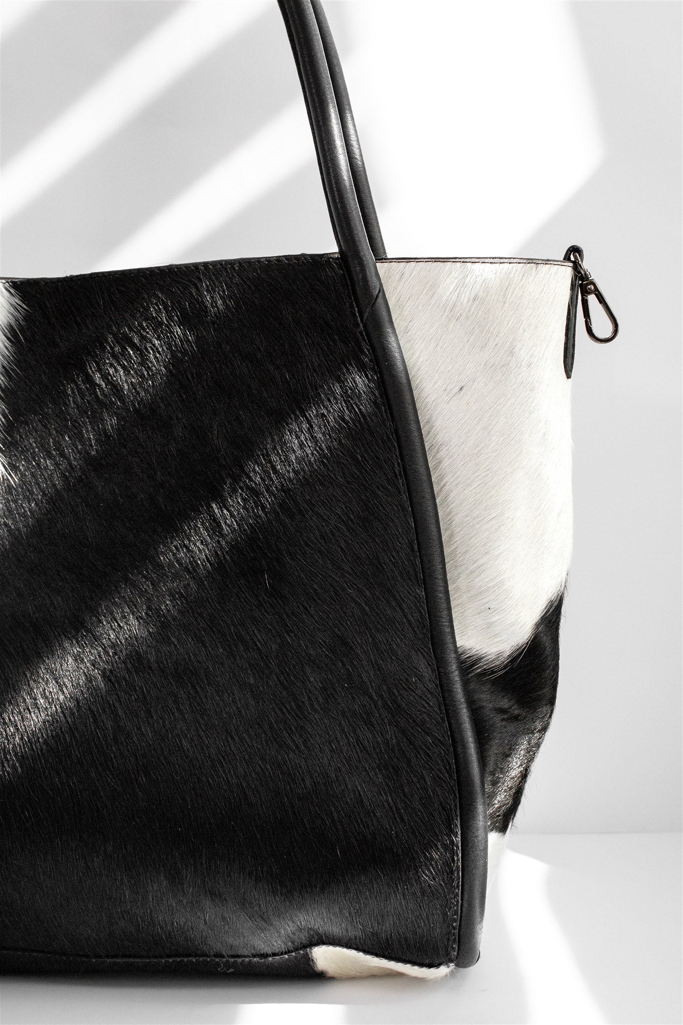 AURA COWHIDE BLACK&WHITE 06
