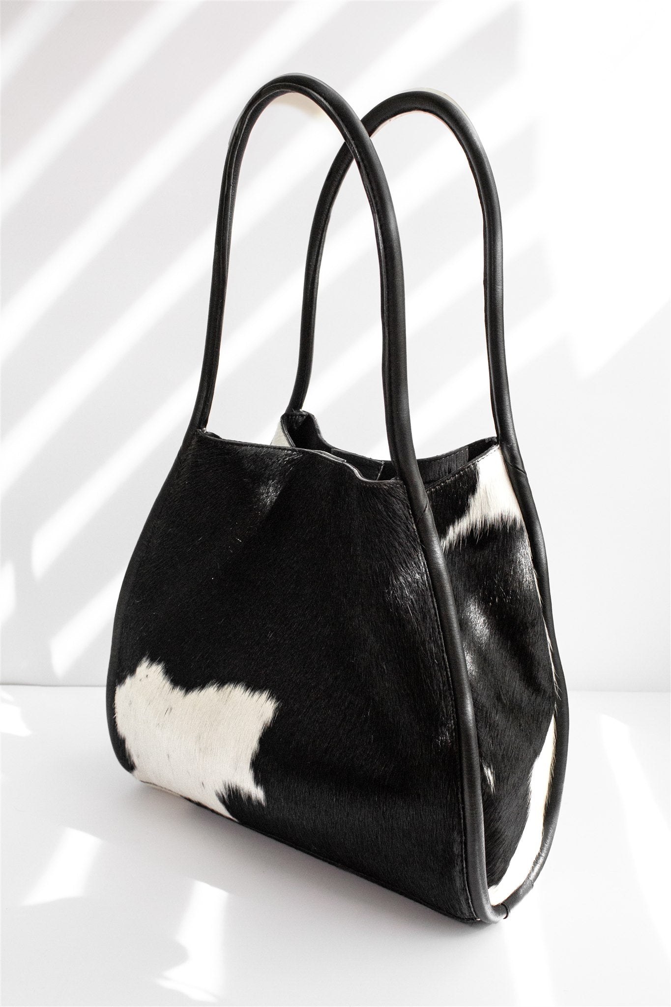 AURA COWHIDE BLACK&WHITE 06
