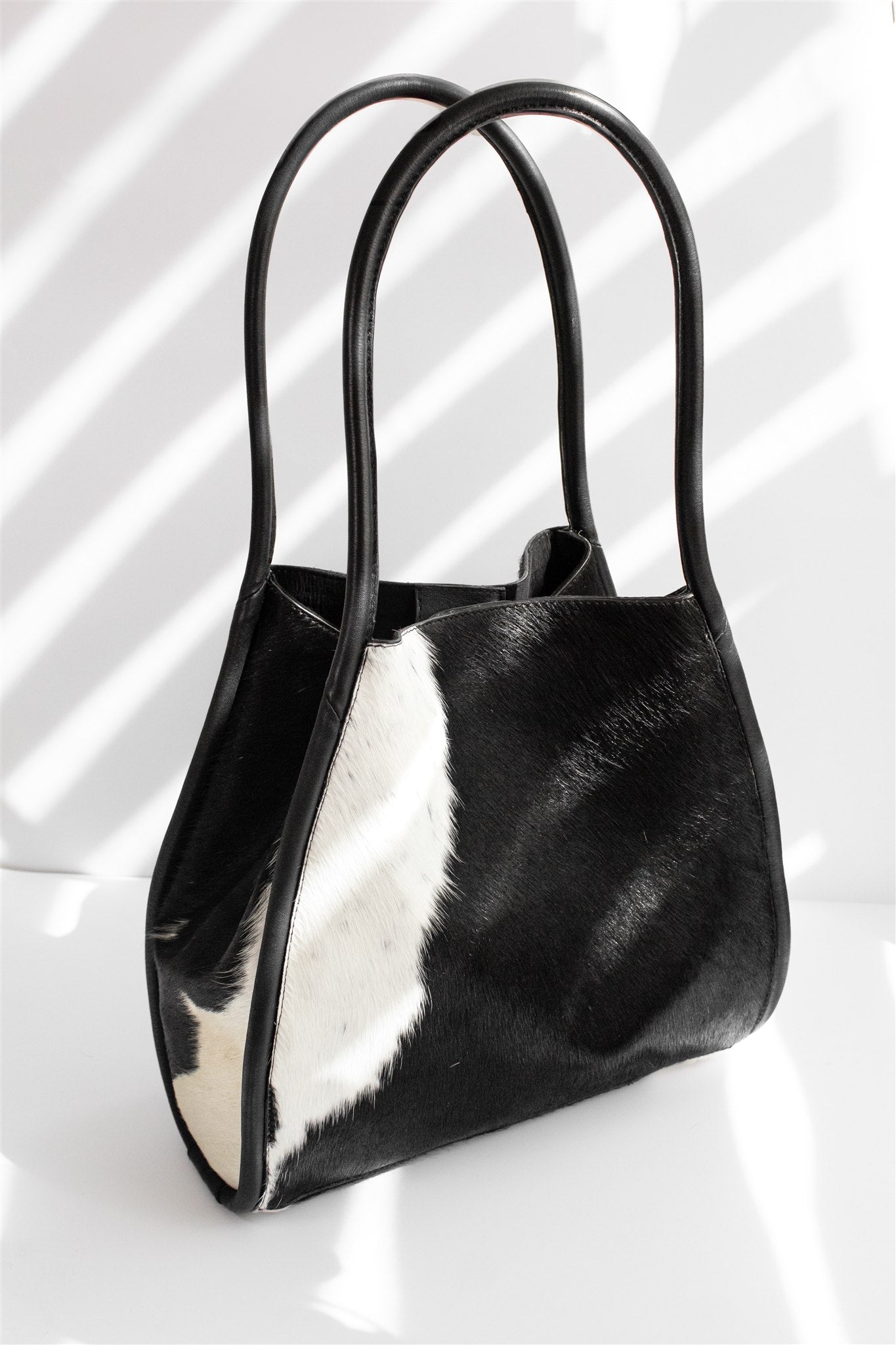 AURA COWHIDE BLACK&WHITE 06